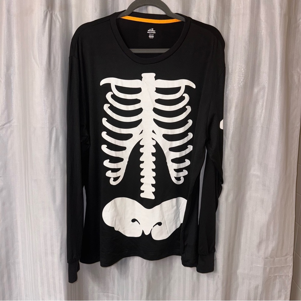 Target Black and White Skeleton Long Sleeve Tee size Large Halloween